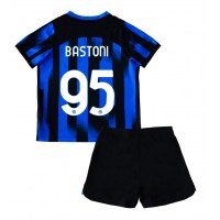 Dres Inter Milan Alessandro Bastoni #95 Domáci pre deti 2023-24 Krátky Rukáv (+ trenírky)
